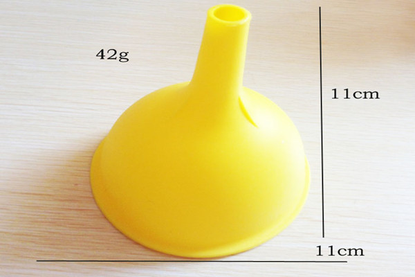 專業(yè)生產(chǎn)硅膠廚房油漏斗