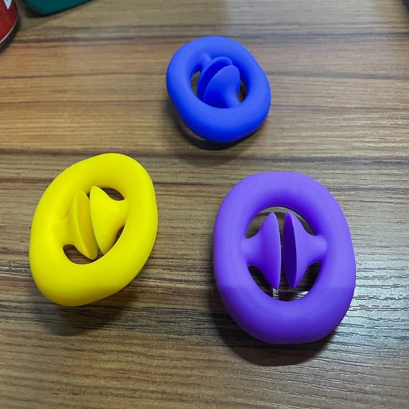 專業(yè)生產(chǎn)硅膠握力器 硅膠手掌訓練器 硅膠帶吸盤握力器定制廠家