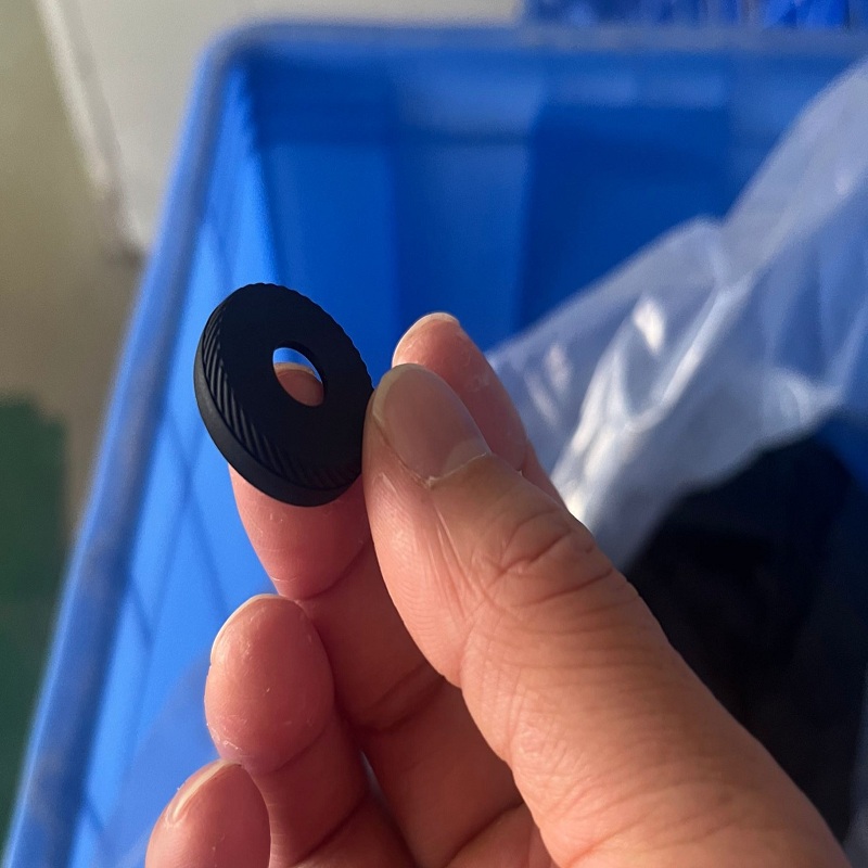 硅膠鼠標(biāo)滾輪圈外部披鋒問題改善