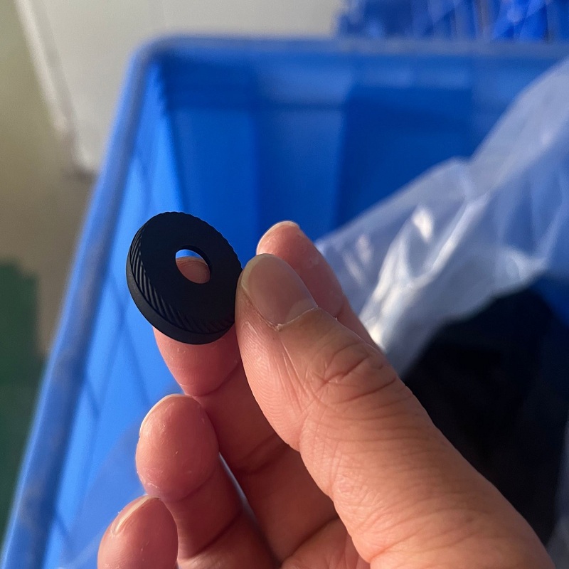 硅膠鼠標(biāo)滾輪圈外部披鋒問題改善