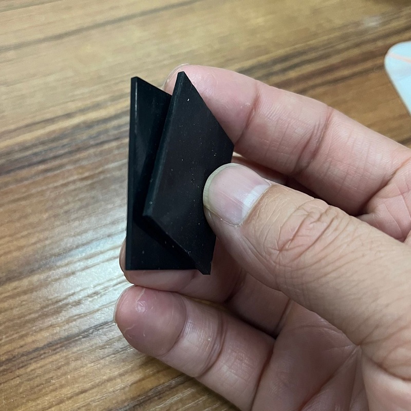 芯片用導(dǎo)熱導(dǎo)電硅膠片 散熱導(dǎo)熱硅膠墊 電腦芯片導(dǎo)熱硅膠
