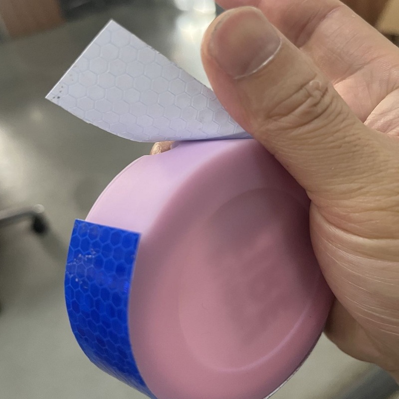 反光膠帶可以粘硅膠產(chǎn)品嗎？