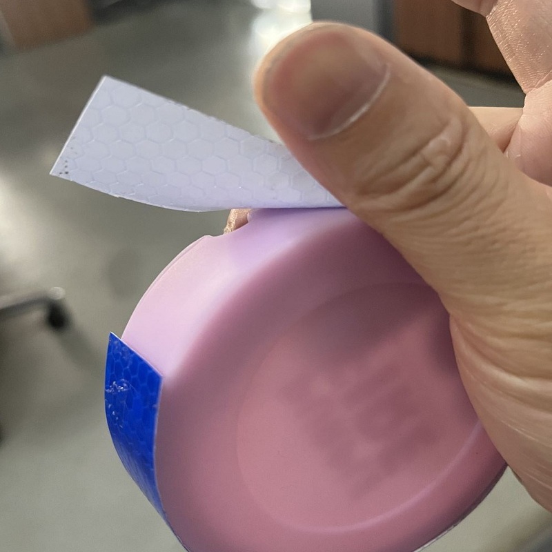 反光膠帶可以粘硅膠產(chǎn)品嗎？