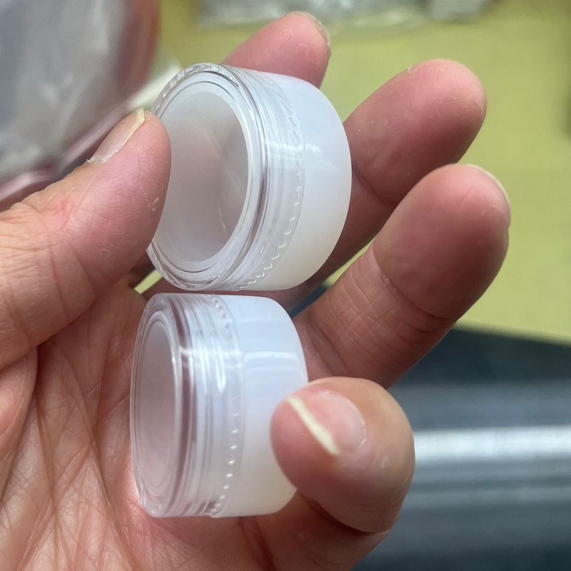 7毫升塑膠蓋硅膠底煙油盒 塑膠扣硅膠底煙油盒容器