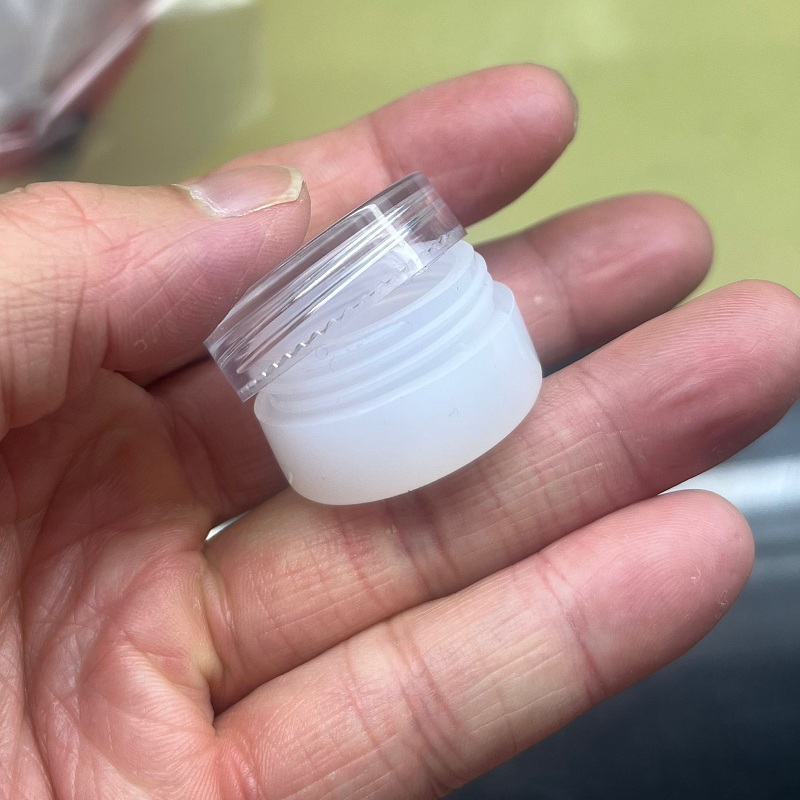 7毫升塑膠蓋硅膠底煙油盒 塑膠扣硅膠底煙油盒容器
