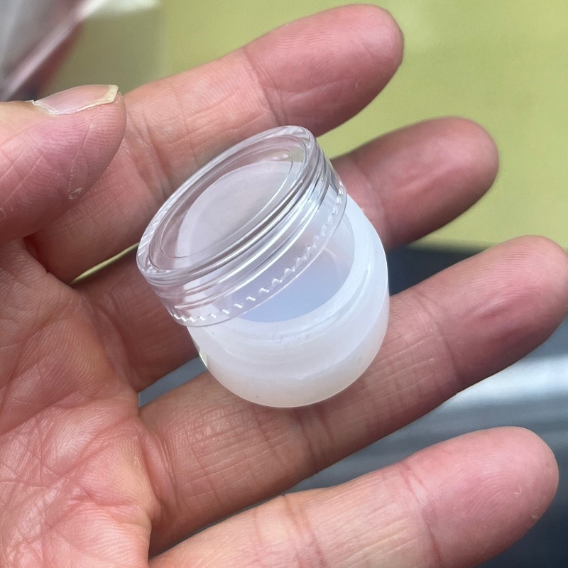 7毫升塑膠蓋硅膠底煙油盒 塑膠扣硅膠底煙油盒容器