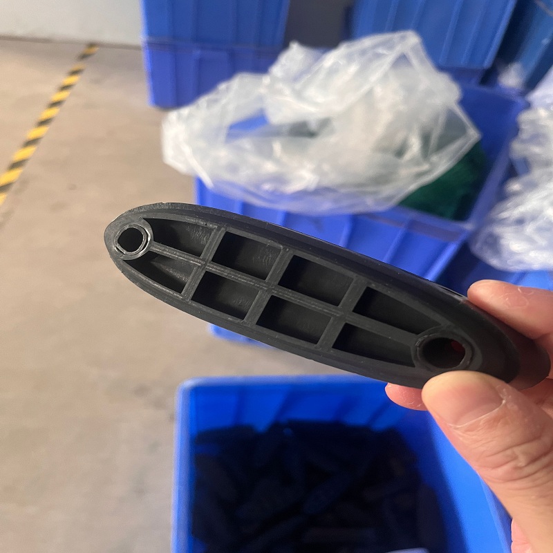 氣槍配件硅膠包塑膠件成型